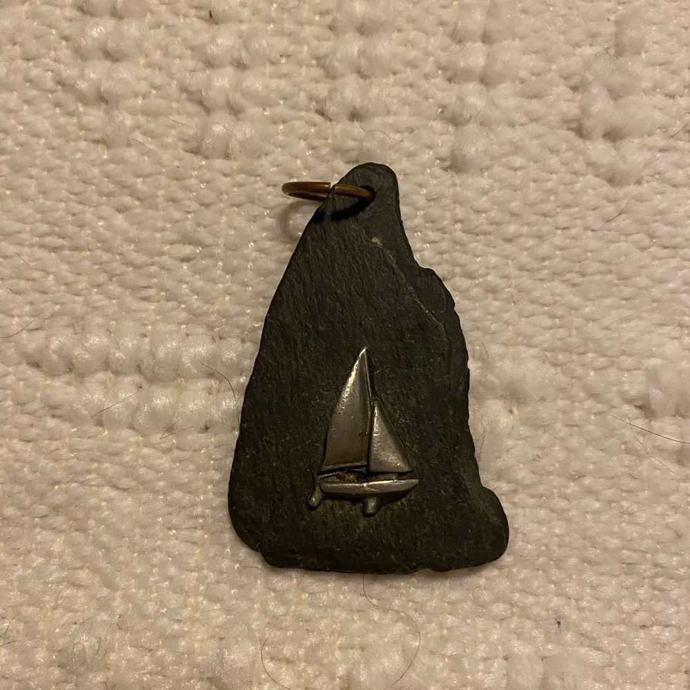⚫️ Sailboat on stone pendant